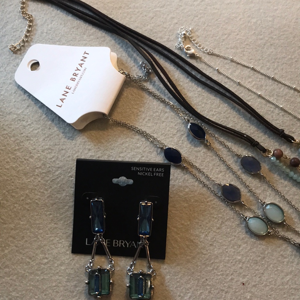 Jewelry Bundle (3) Necklaces 1 Pair Of Earrings